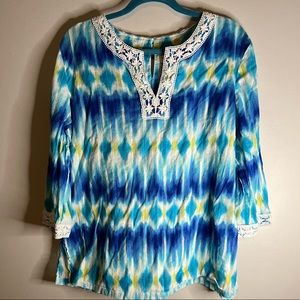 Alfred Dunner linen like blouse with crochet sleeve and neck detail